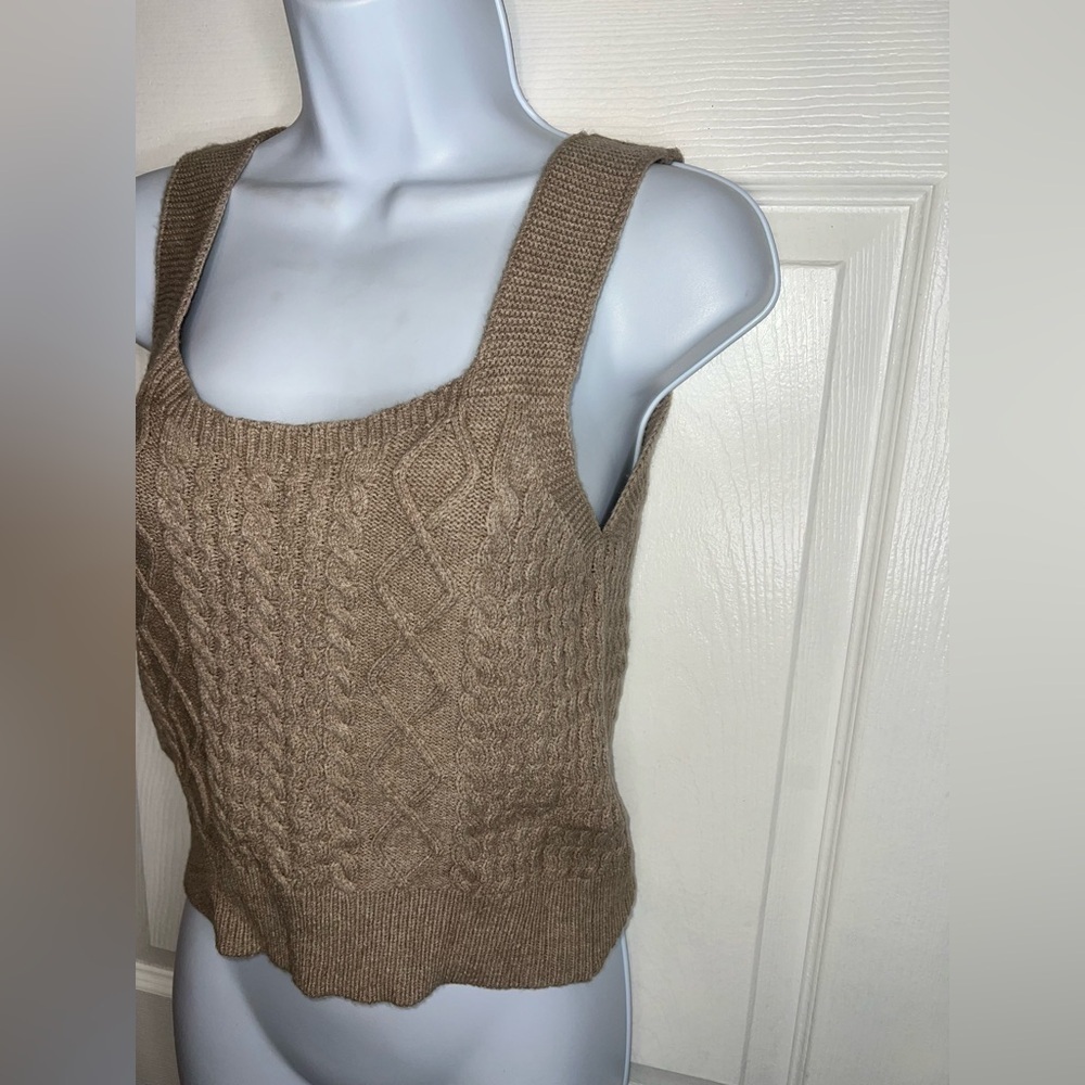 Cotton Emporium Women’s Medium Tan Acrylic Cable Knit Sleeveless Sweater Top M - Picture 6 of 14
